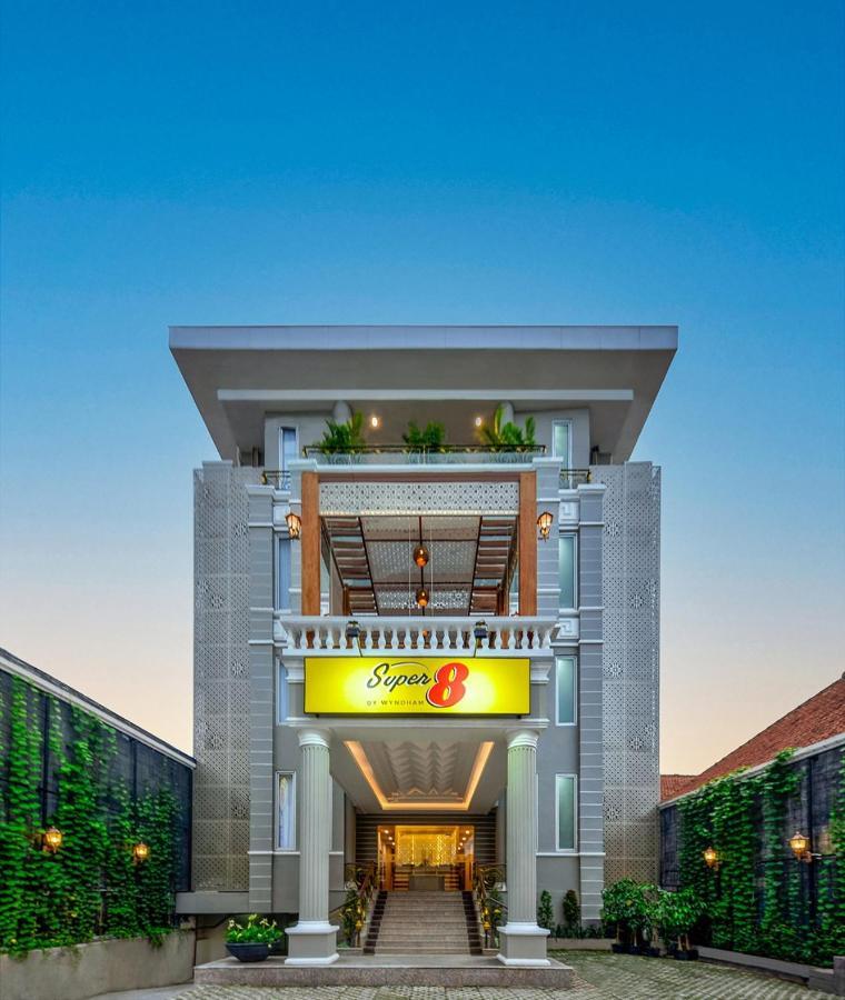 Super 8 By Wyndham Solo Hotell Exteriör bild