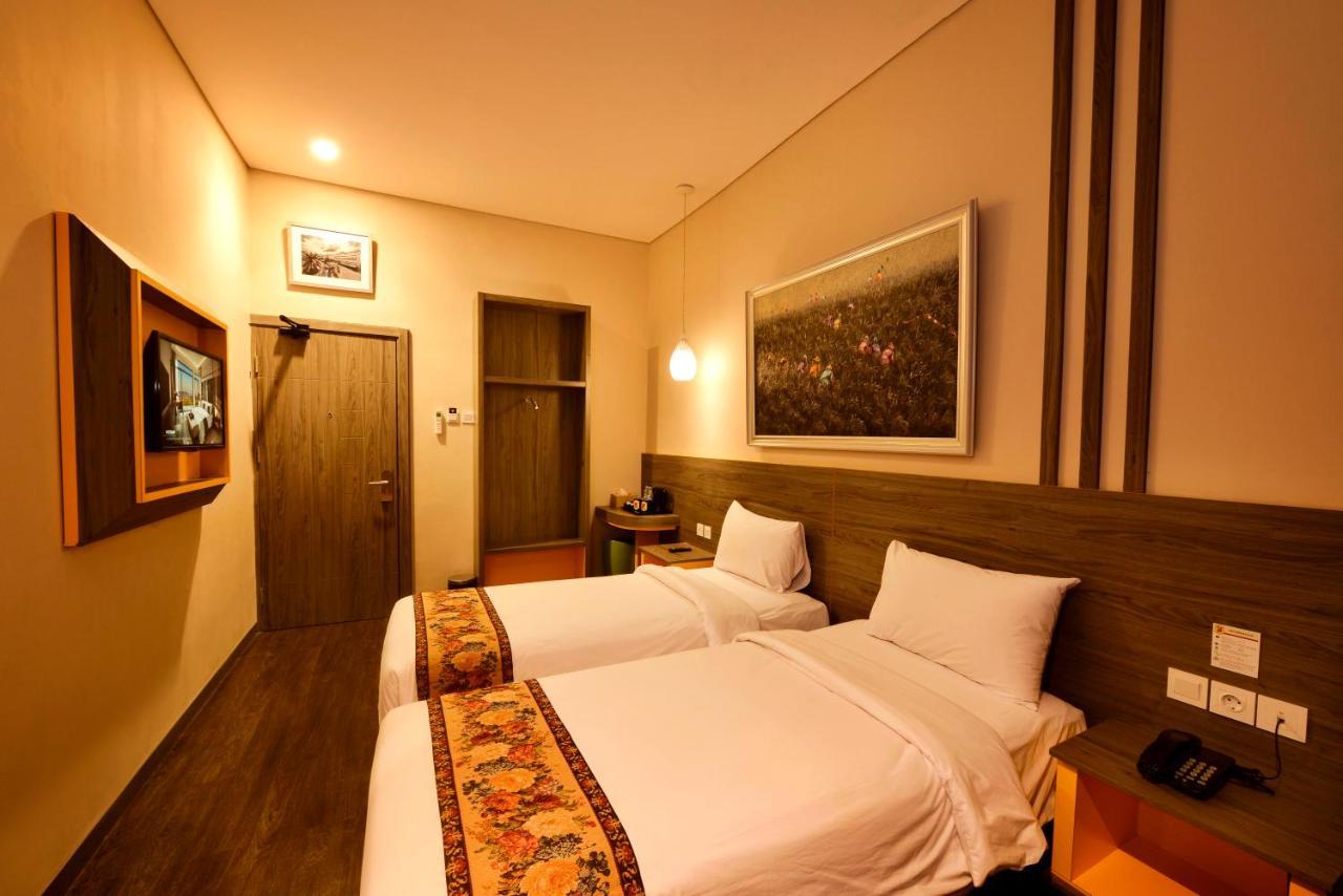 Super 8 By Wyndham Solo Hotell Exteriör bild