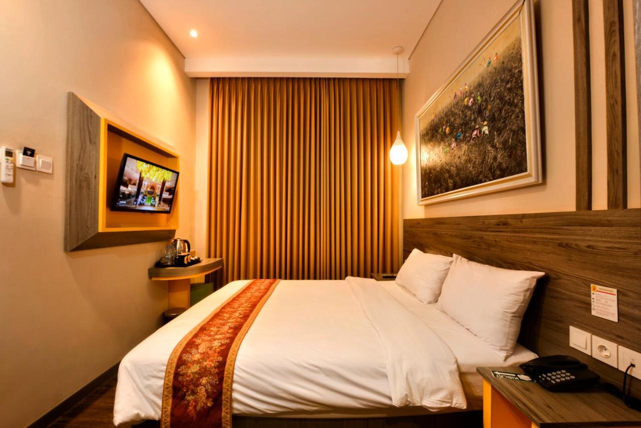 Super 8 By Wyndham Solo Hotell Exteriör bild