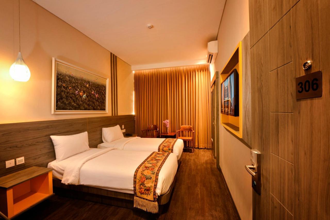 Super 8 By Wyndham Solo Hotell Exteriör bild